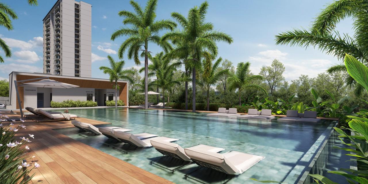 Piscina do Manai Bosque com palmeiras e torres ao fundo
